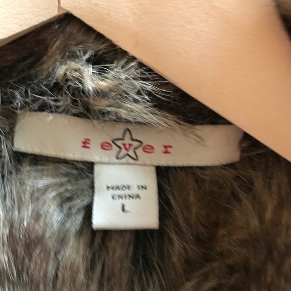 🟢fever faux fur reversible vest!!✨ - Picture 3 of 4
